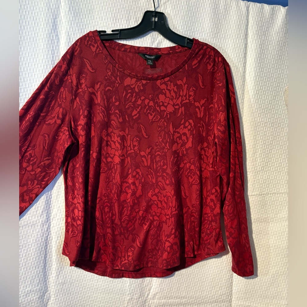 Simply Vera Vera Wang red long sleeve top with velvet design size PXL